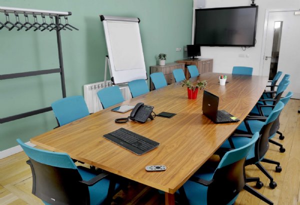 Property at 15 Calton Road, Edinburgh, EH8 8DL