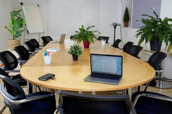 Property at 15 Calton Road, Edinburgh, EH8 8DL